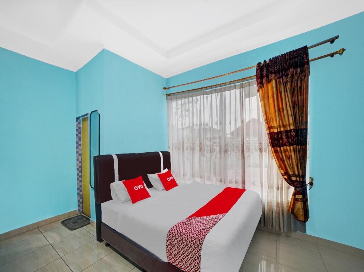 Oyo 90509 Nadia Hotel Pematangsiantar Exterior foto