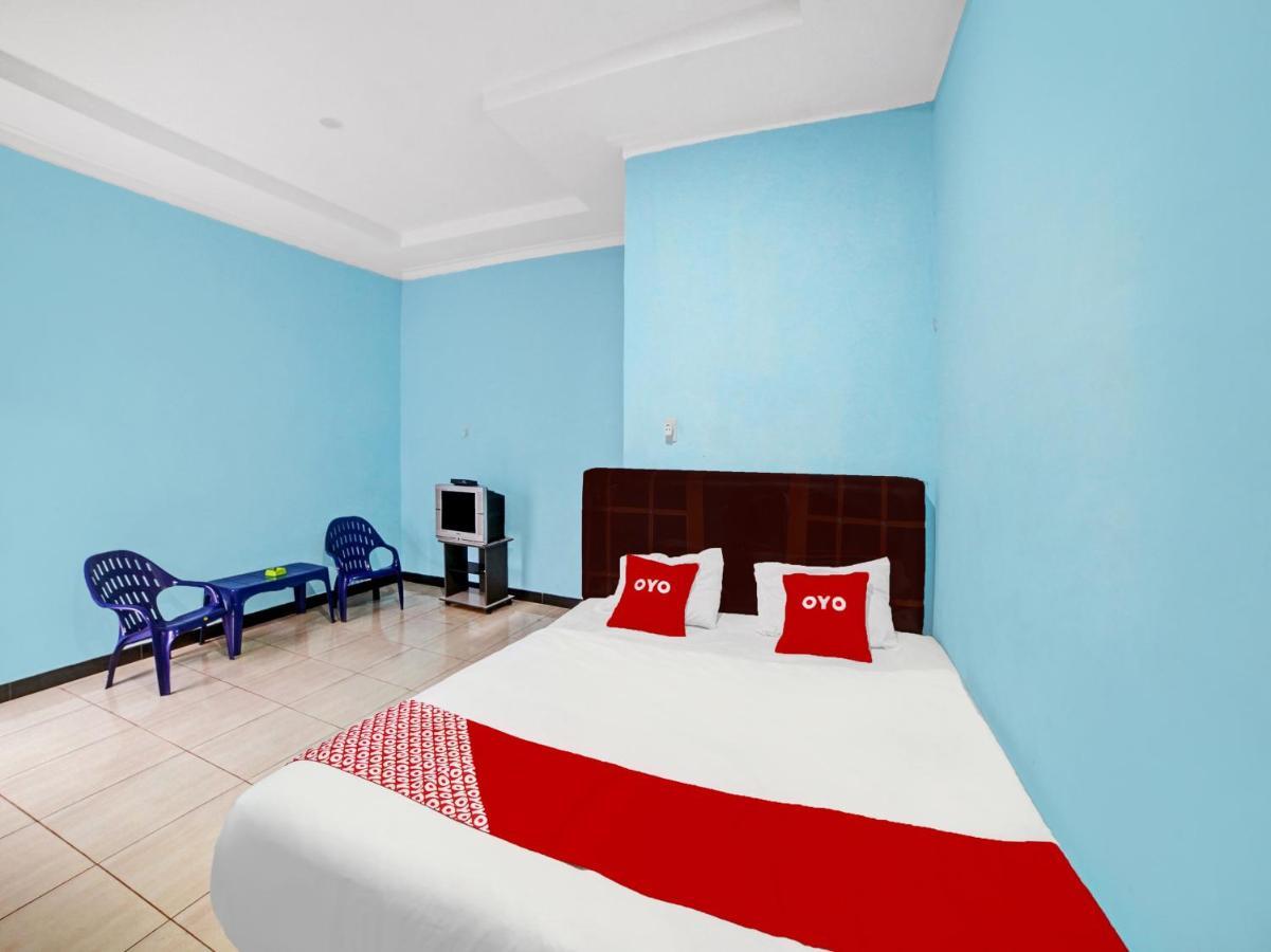 Oyo 90509 Nadia Hotel Pematangsiantar Exterior foto