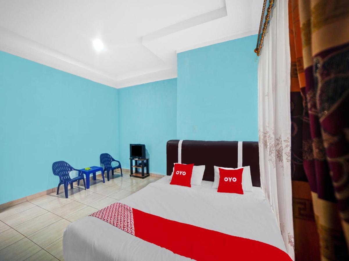 Oyo 90509 Nadia Hotel Pematangsiantar Exterior foto